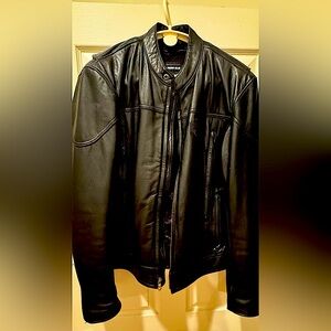 Harley Davidson leather riding jacket. Size: L